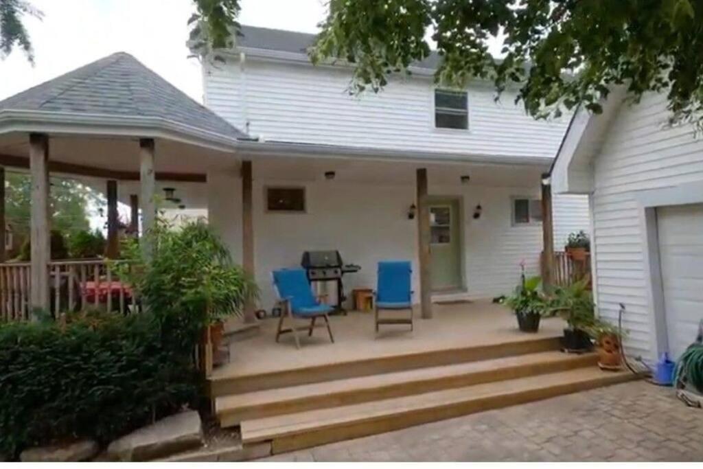 Garden 2 Storey House Niagara Falls